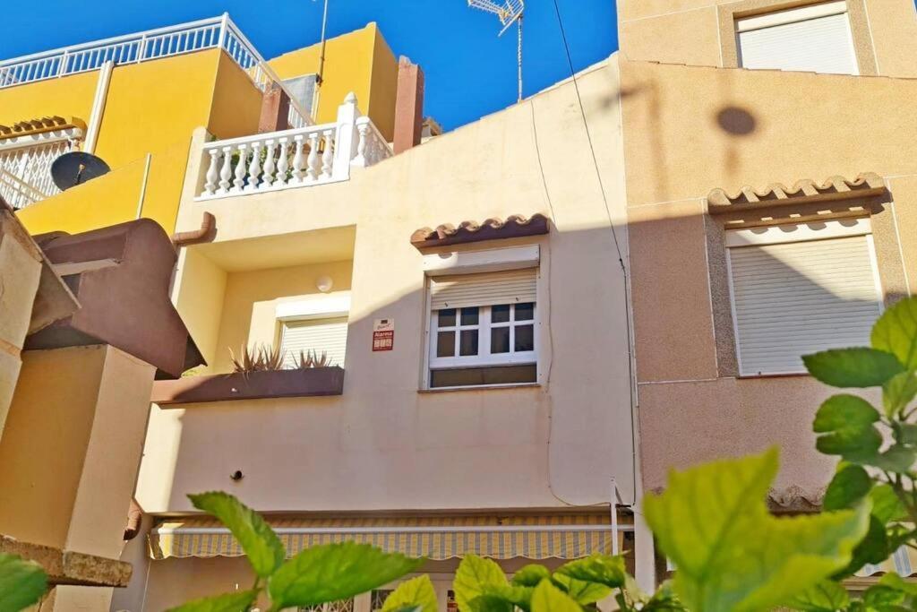 Апартаменты Mar Azul Adosado, Patio Y Solarium Торевьиа Экстерьер фото